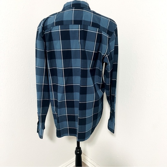 NWT Old Navy Men Everyday Shirt Regular Fit Built in Flex Plaid Blue/Navy Medium - Picture 3 of 9